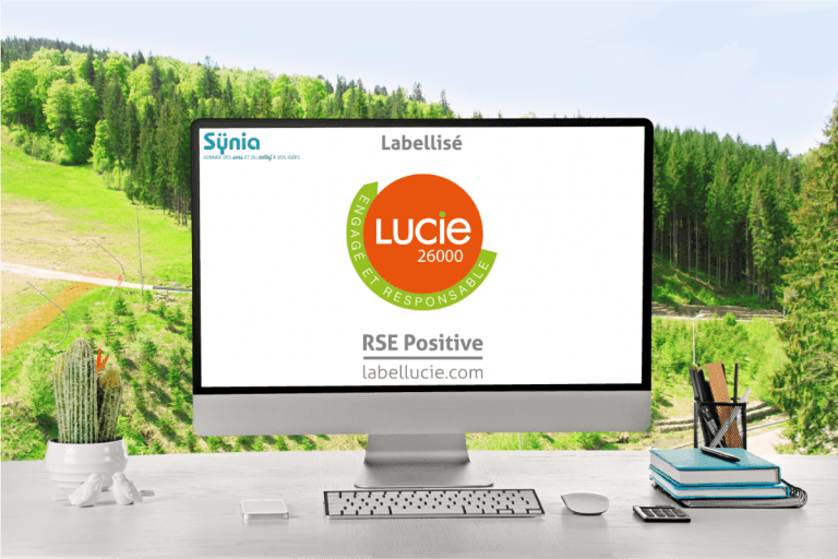 Synia ; environnement ; durable ; responsable ; doming ; impression ; etiquettes ; Lucie ; ISO 26000