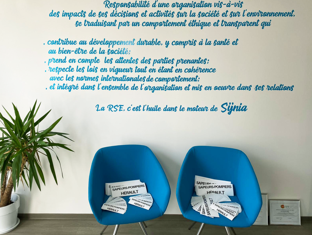 Sÿnia ; étiquettes adhésives ; marquage ; domings ; RSE ; étiquettes en relief ; étiquettes 3D ;