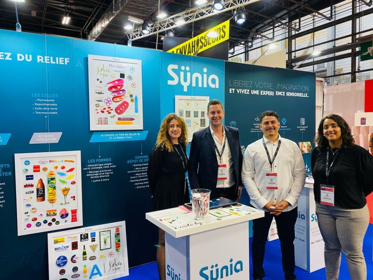 Sÿnia sur le salon MPV - Etiquette 3D doming