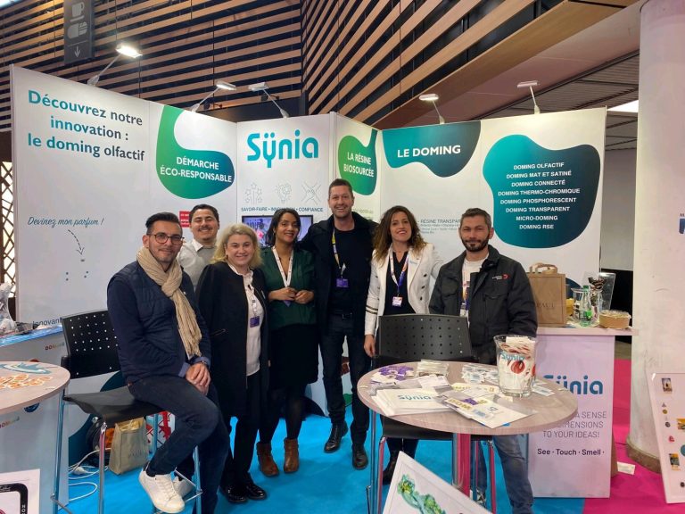 étiquette adhésive en relief